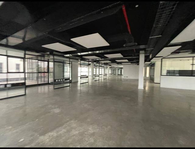 2,592M² OFFICE TO LET IN BRYANSTON